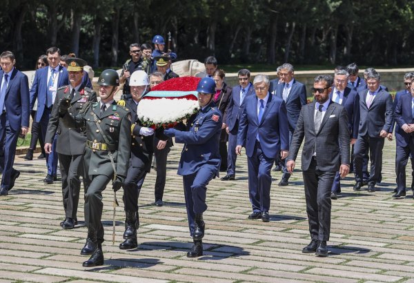 Kazakistan Cumhurbaşkanı Tokayev, Anıtkabir'i ziyaret etti
