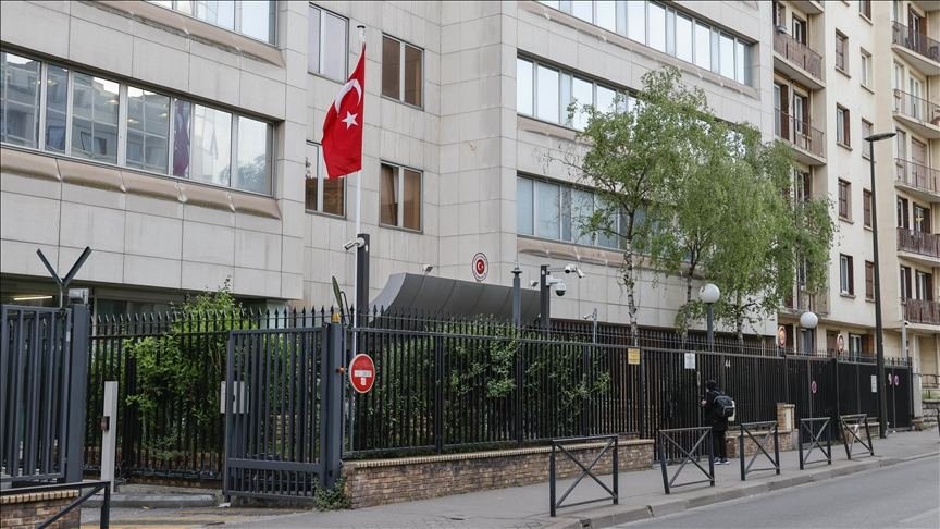 Türkiyənin Parisdəki Baş Konsulluğuna hücum edilib