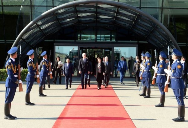 Lithuanian President ends visit to Azerbaijan (PHOTO)