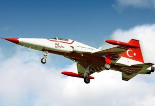 Turkish fighter aircrafts perform figures of aerobatics in sky over Baku (VIDEO)
