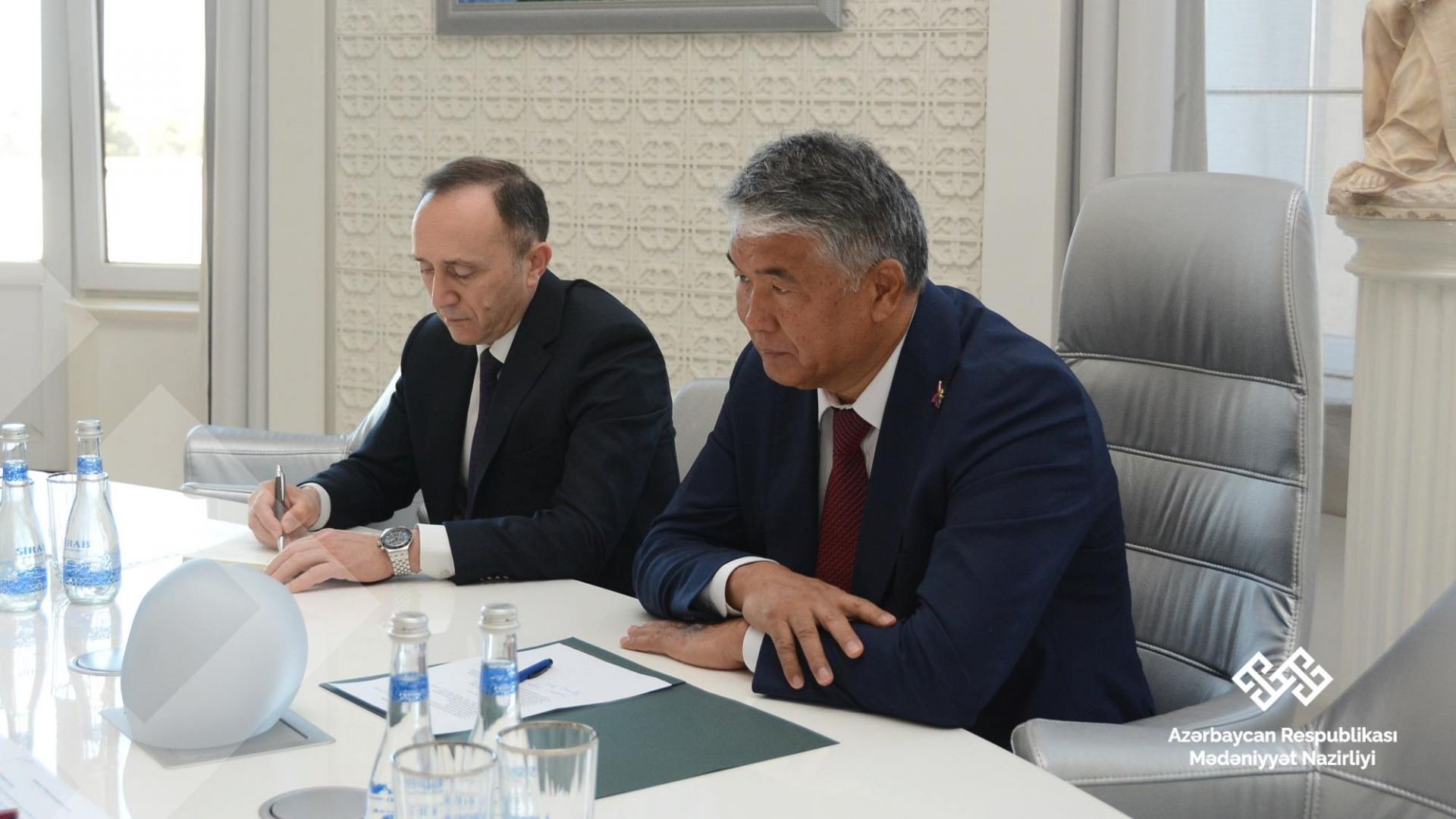 Министр культуры Азербайджана встретился с генеральным секретарем ТЮРКСОЙ