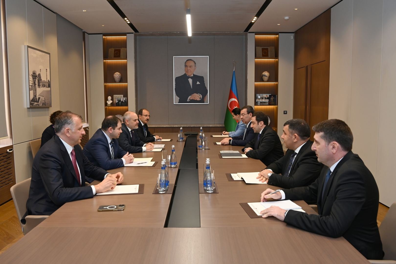 Azerbaijani, Turkish FMs hold phone talks (PHOTO)