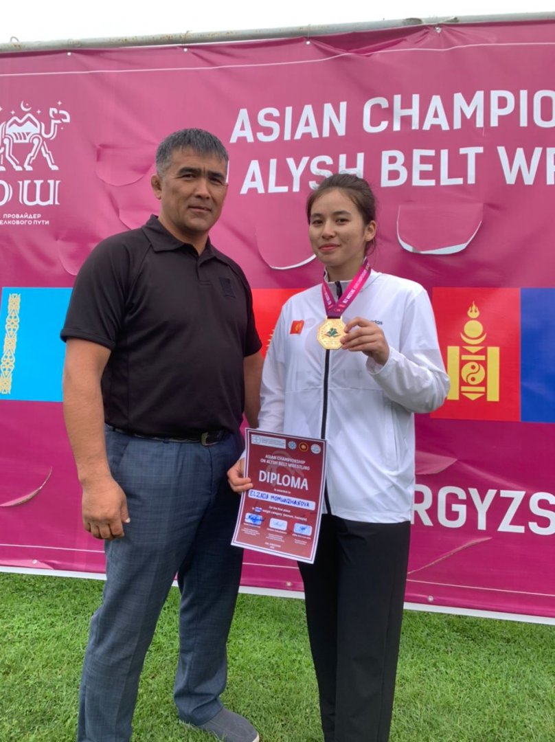 Элзада Момунжанова Алыш бел боо күрөшү боюнча Азия чемпионатында алтын медаль жеңди