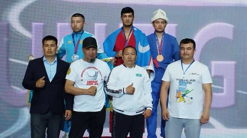 Жеңишбек Мамбетов универсалдык мушташ боюнча дүйнө чемпионатында коло медаль утту