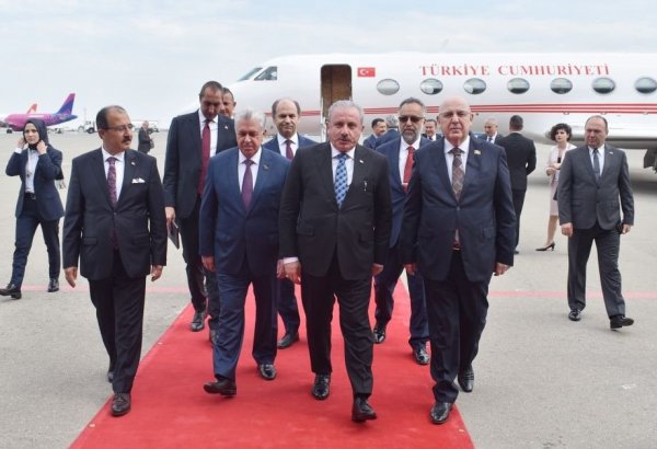 Chairman of Turkish Grand National Assembly arrives in Azerbaijan (PHOTO)