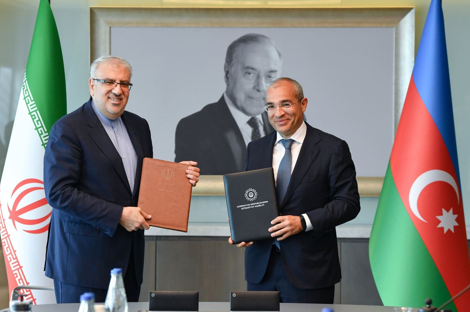 Azərbaycan və İran arasında təbii qazla bağlı memorandum imzalanıb (FOTO)