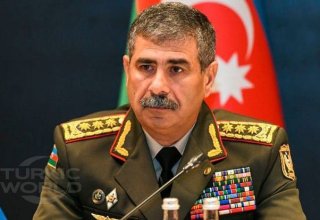 Министр обороны поздравил личный состав азербайджанской армии с Днем Вооруженных сил