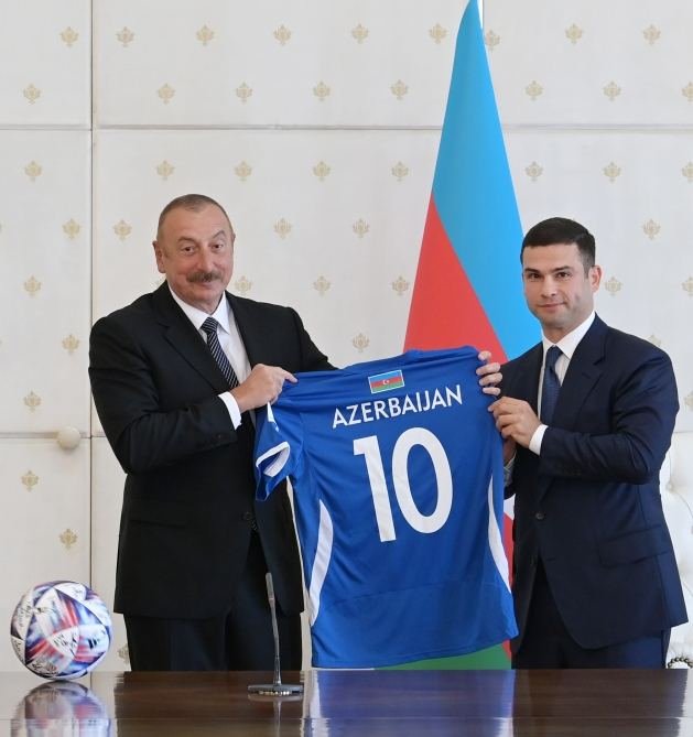 Prezident İlham Əliyev minifutbol üzrə Avropa çempionatının qalibi olan milli komandamızın üzvlərini qəbul edib (FOTO)