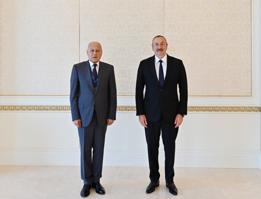 President Ilham Aliyev receives Secretary General of Arab League (PHOTO)