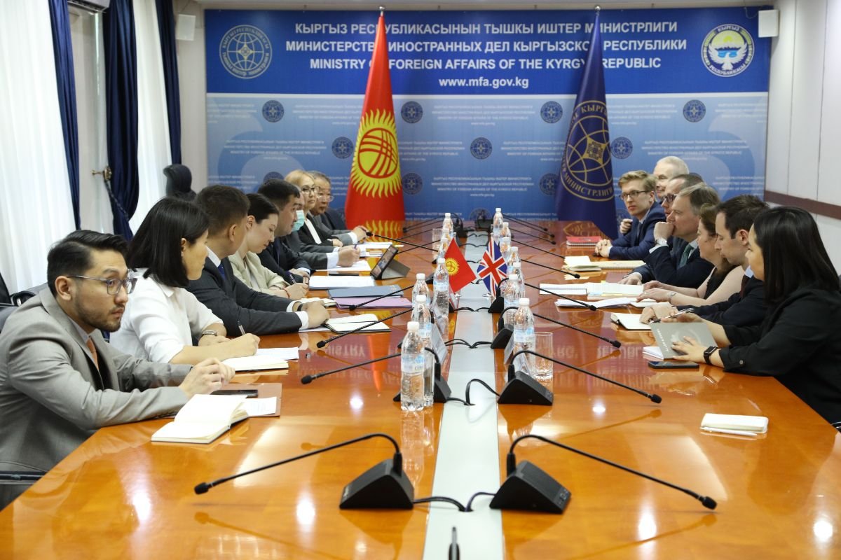 Бишкекте биринчи кыргыз-британ ТИМдер аралык консультациялары өттү