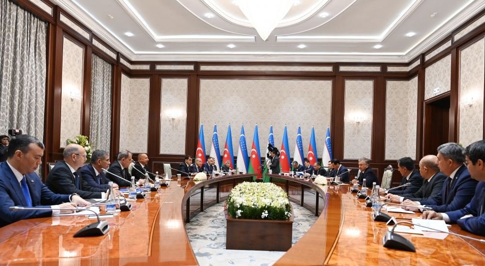 Президент Ильхам Алиев: Азербайджанский народ чувствовал в самое тяжелое время братскую поддержку узбекского народа