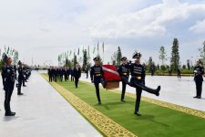 Prezident İlham Əliyev Daşkənddə Müstəqillik abidəsini ziyarət edib (FOTO) (YENİLƏNİB)