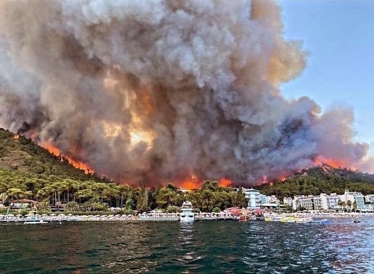 Firefighters battle to control wildfire in Marmaris