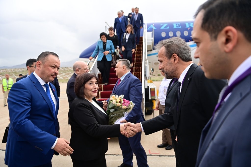 Кыргызстанга Казакстан менен Азербайжандын парламенттик делегациялары келди