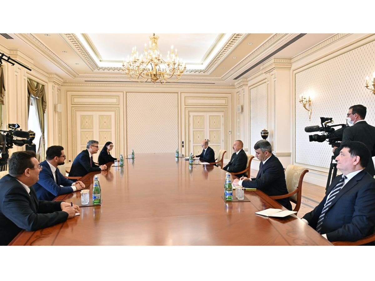 President Ilham Aliyev receives Romanian delegation