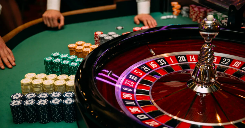 В Кыргызстане разрешили казино для иностранцев. Президент подписал закон