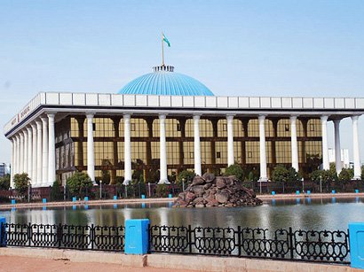 Парламент Узбекистана одобрил указ президента о введении ЧП в Каракалпакстане