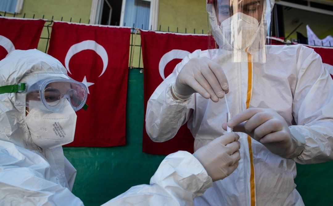 В Турции врачи призывают вернуть коронавирусные ограничения