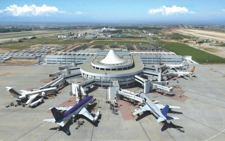 Аэропорт Антальи обслужил более тысячи авиарейсов за сутки