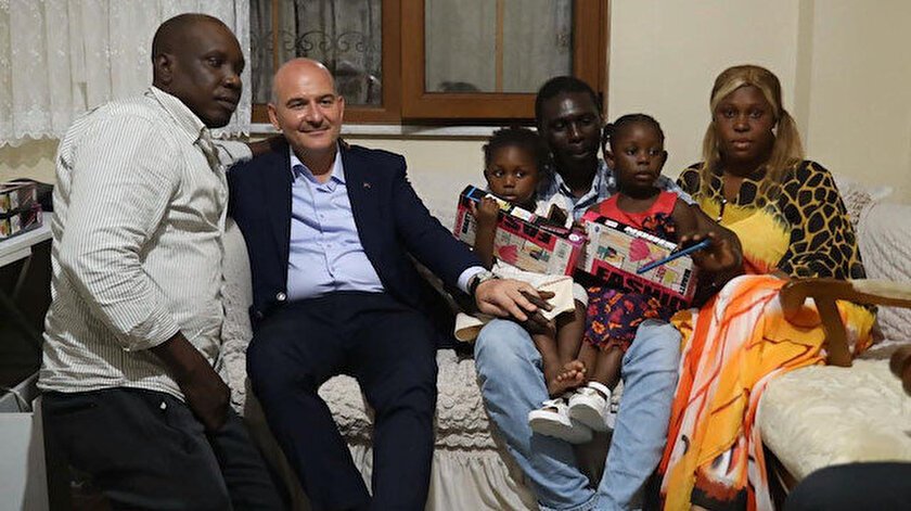 İçişleri Bakanı Soylu'dan İstanbul metrosunda sözlü saldırıya uğrayan Senegalli aileye ziyaret: Onların öfkesi size değil bize