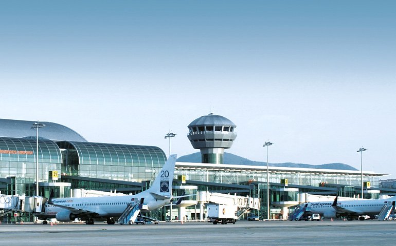 Fevral ayında Adnan Menderes Beynəlxalq Hava Limanına gələn sərnişinlərin sayı 1 milyonu ötüb (ÖZƏL)