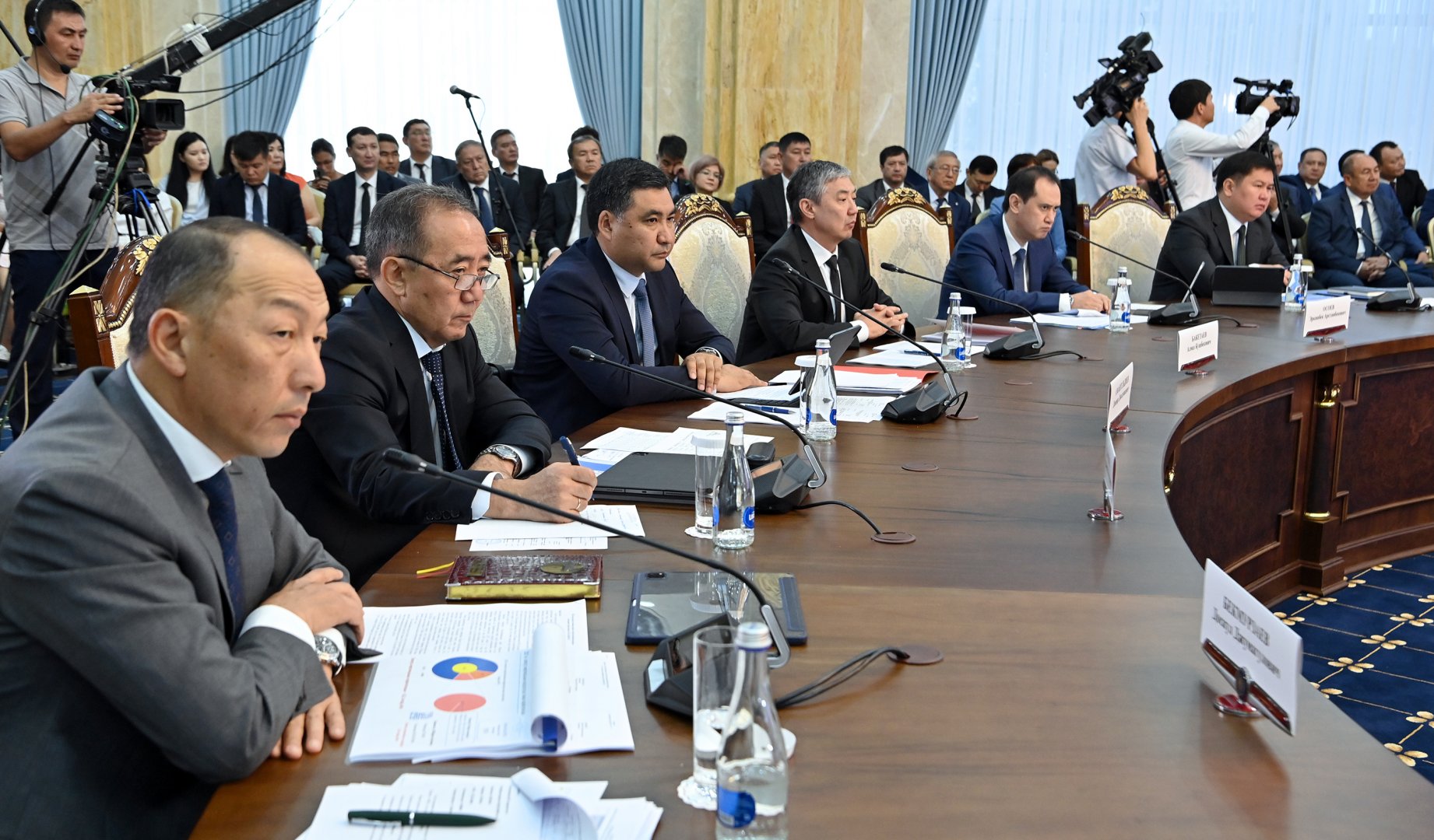 Cabinet meeting chaired by President Zhaparov - Turkic World