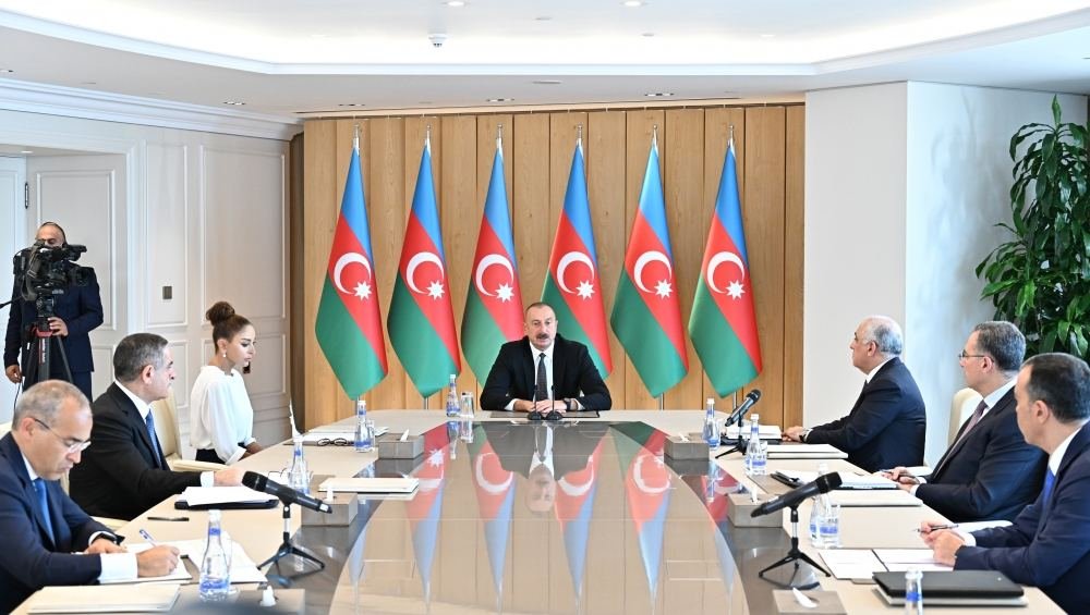 Президент Ильхам Алиев: Высокопоставленное лицо министерства обороны России обещало, что до июня армянские вооруженные формирования будут выведены из Карабаха