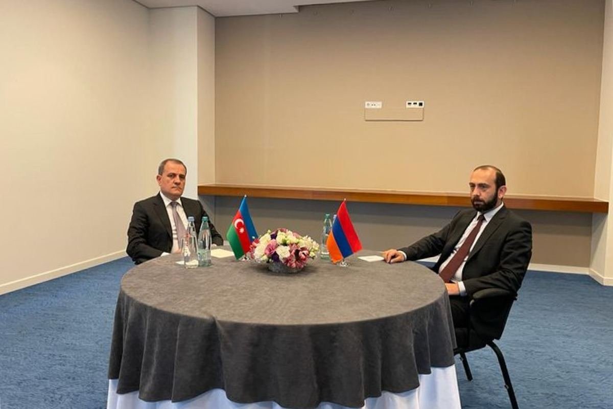 В Тбилиси началась встреча глав МИД Азербайджана и Армении