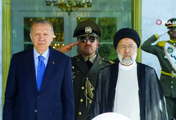 Erdogan arrives on an official visit to Iran