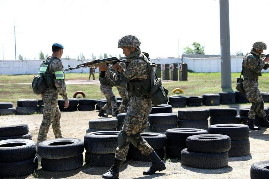 Боевые стрельбы проходят в десантно-штурмовых войсках Казахстана
