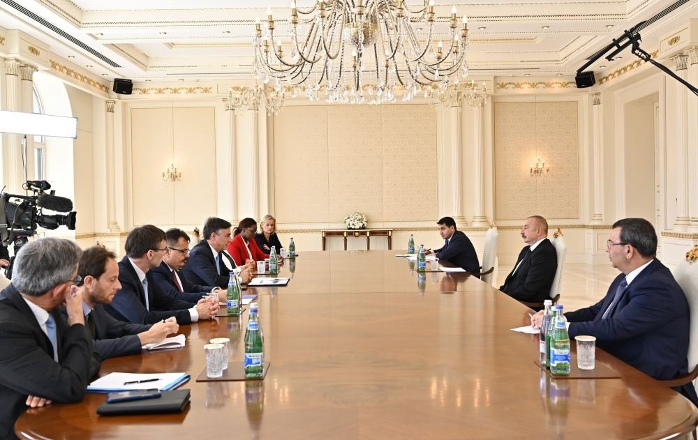 Президент Ильхам Алиев принял делегацию во главе с председателем комитета по международным связям Европарламента