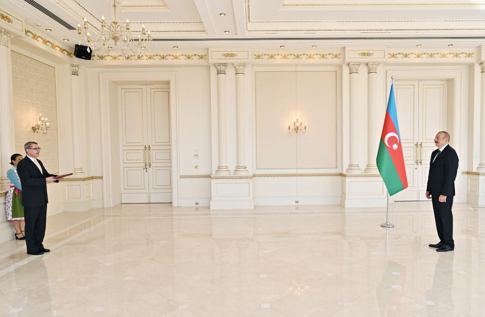 President Ilham Aliyev receives credentials of incoming ambassador of Austria