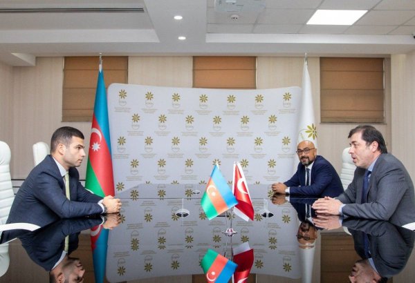 Азербайджан и турецкая Albayrak Inşaat обсудили возможности инвестирования
