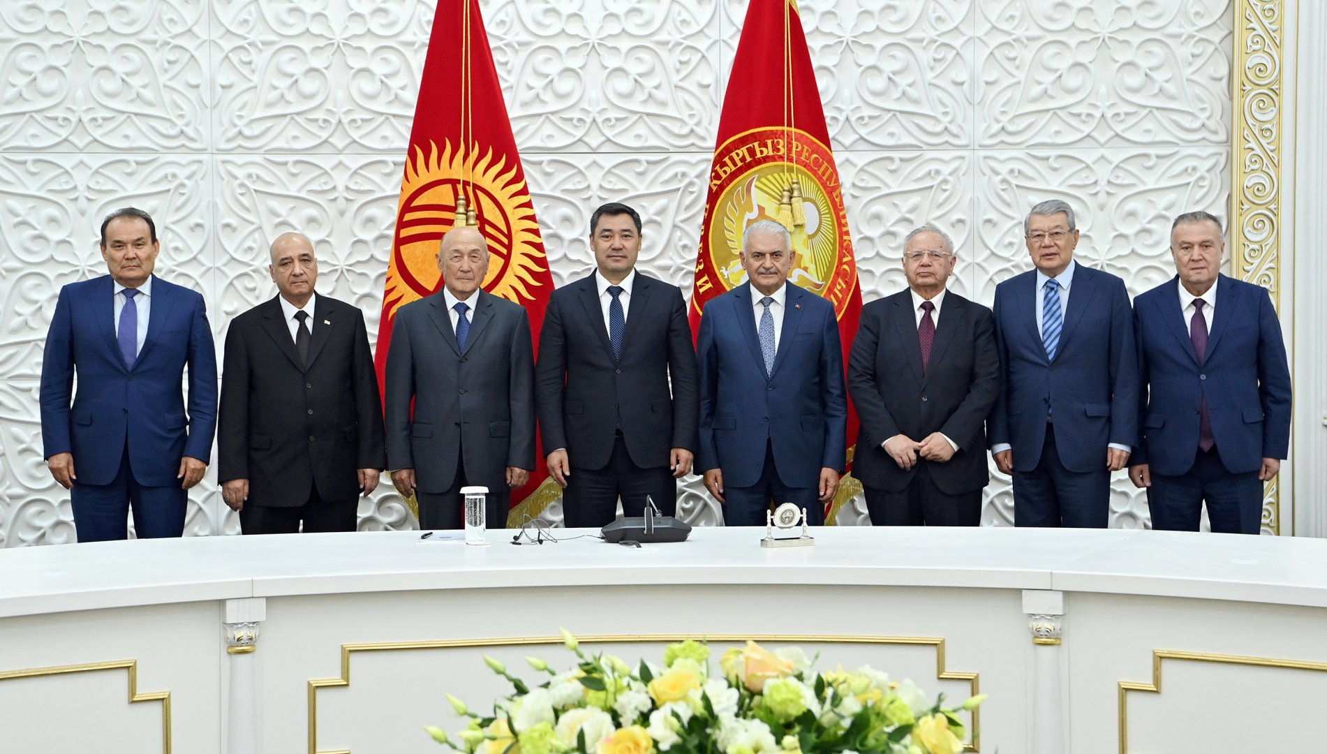 Садыр Жапаров встретился со старейшинами Организации тюркских государств