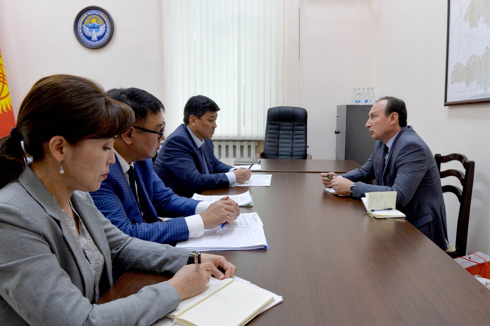 Бакыт Торобаев и посол Беларуси в КР обсудили вопросы проведения заседания кыргызско-белорусской межправкомиссии