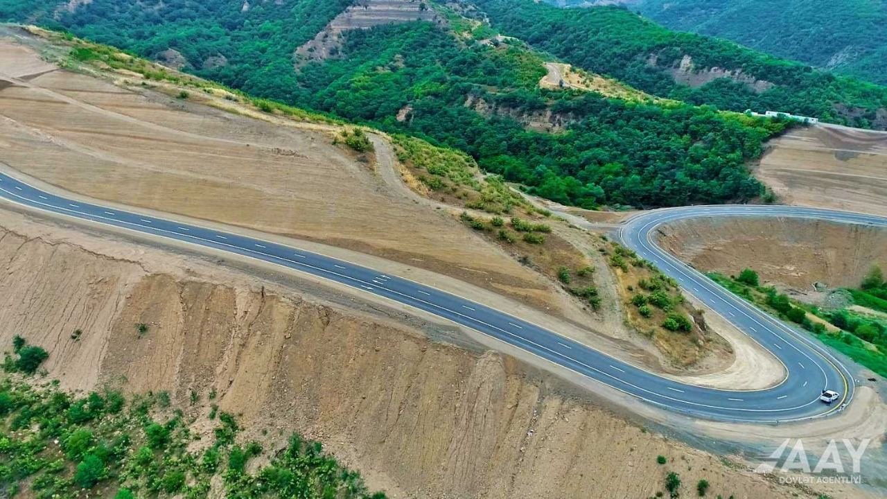 Завершено строительство новой автодороги в объезд города Лачин (ФОТО)