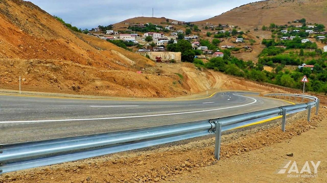 Laçın şəhərinə daxil olmadan yeni avtomobil yolunun tikintisi yekunlaşıb (FOTO)