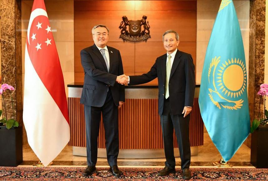 Kazakh FM arrives with a visit to Singapore