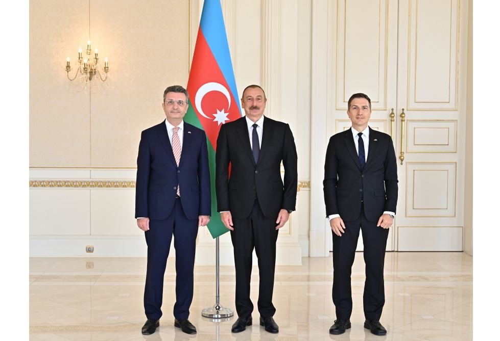 President Ilham Aliyev receives credentials of German ambassador (PHOTO)
