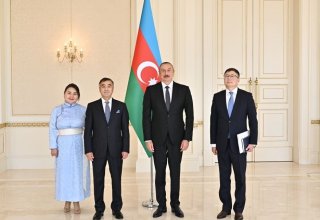 Президент Ильхам Алиев принял верительные грамоты нового посла Монголии (ФОТО)