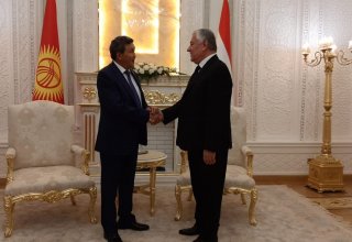 Председатель Верховного суда КР встретился с коллегой из Таджикистана
