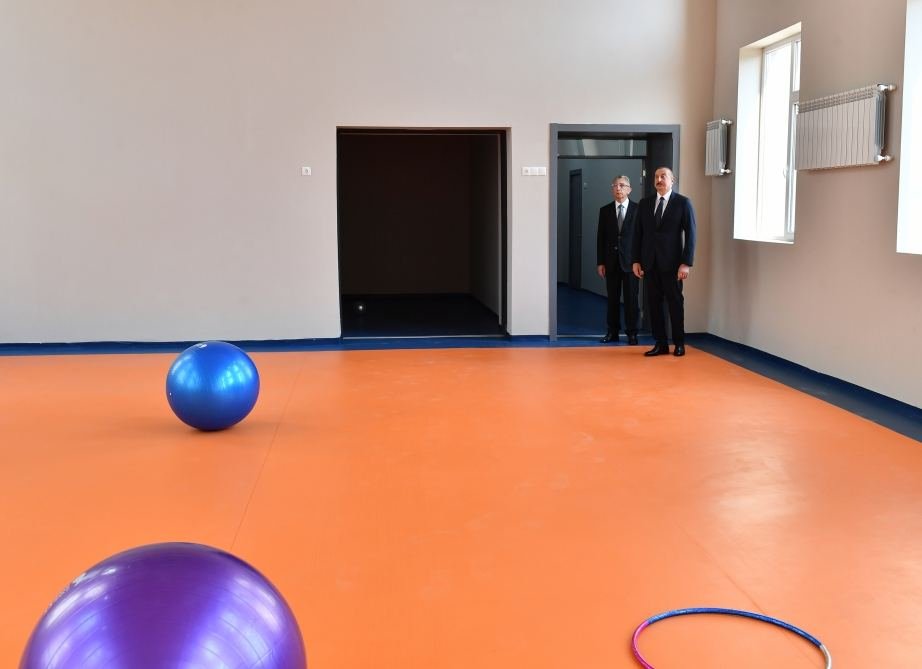 President Ilham Aliyev views conditions created at newly-built school complex No87 in Baku's Surakhani district (PHOTO)