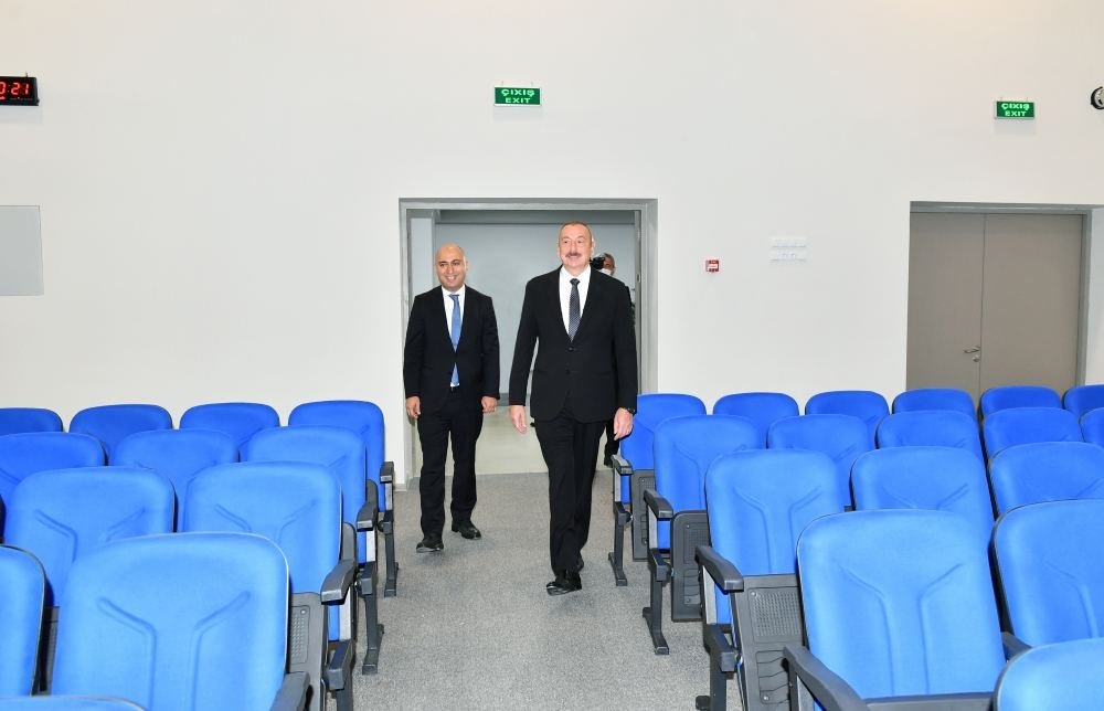 President Ilham Aliyev views conditions created at newly-built school No2 in Saray settlement (PHOTO)