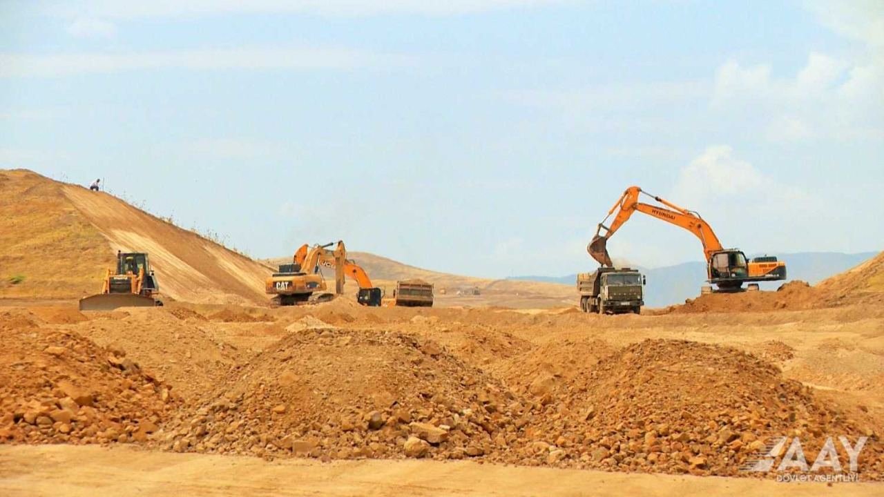Azerbaijan's Fuzuli-Aghdam highway construction continues (PHOTO)