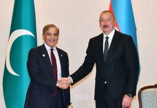 Azerbaijani President Ilham Aliyev meets with Prime Minister of Pakistan in Samarkand (PHOTO)