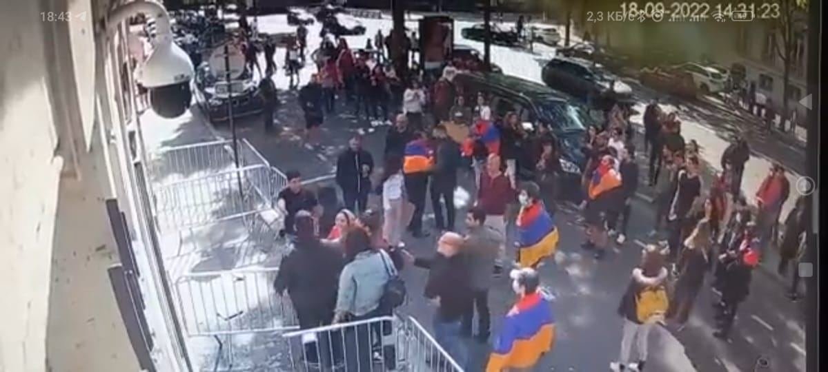 Group of Armenian nationals attacks Azerbaijani embassy in France (VIDEO)