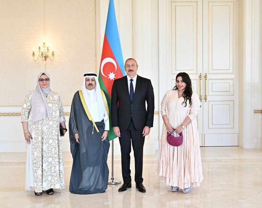 President Ilham Aliyev receives credentials of newly-appointed ambassador of State of Kuwait (PHOTO)