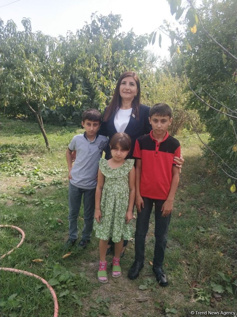 Deputat Sevil Mikayılova Xaçmazda şəhid və yaralı hərbçilərimizin ailələrini ziyarət edib (FOTO)