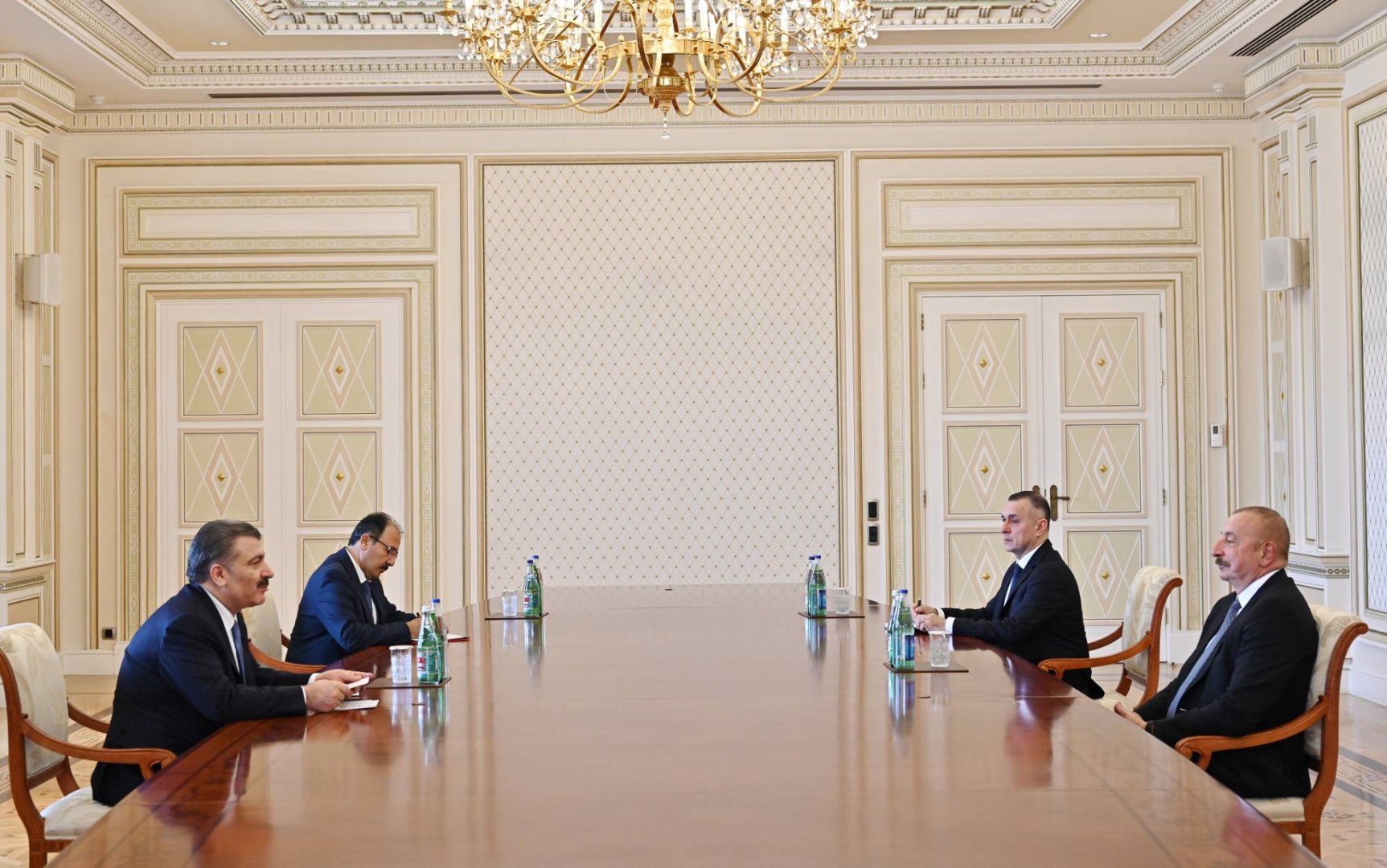 Azerbaycan Cumhurbaşkanı Aliyev, Sağlık Bakanı Koca'yı kabul etti