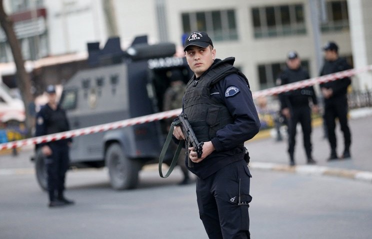 One police officer killed, another injured in attack on police hostel in Türkiye